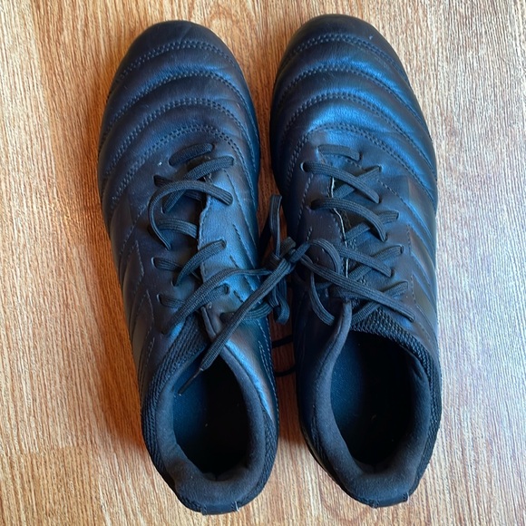 Adidas Soccer Cleats - Picture 3 of 6